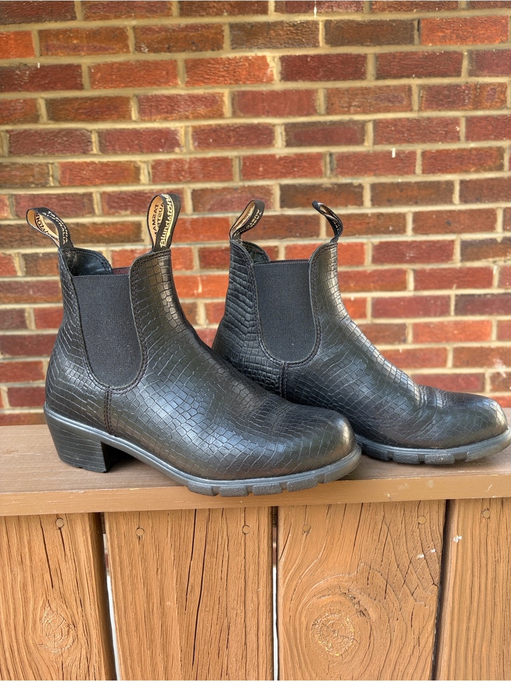 Blundstone Women's Heeled Chelsea Boots in Black Croc Size 8.5